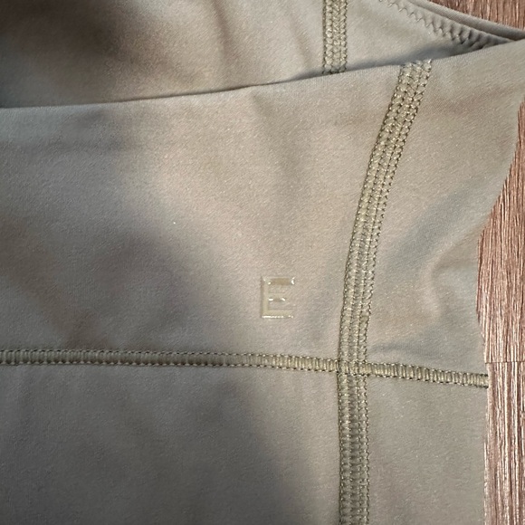 Everlane Perform Cross Back Bra/Crop Top - Picture 4 of 5